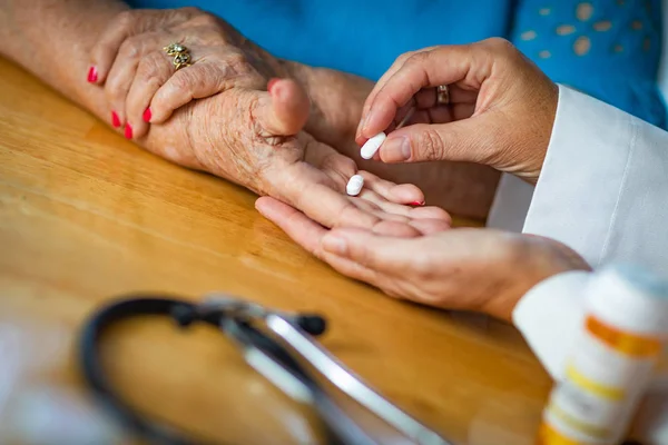 Doctor Handing Senior Adult Woman Medicine Pills — Stock Photo, Image