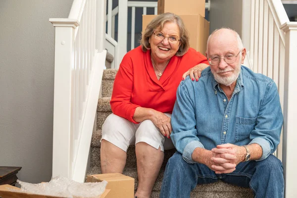 Senior Couple Resting Stairs Surrounded Moving Boxes — Stock Photo, Image