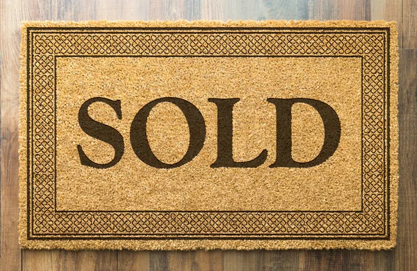 Sold Welcome Mat Wood Floor Background — Stock Photo, Image