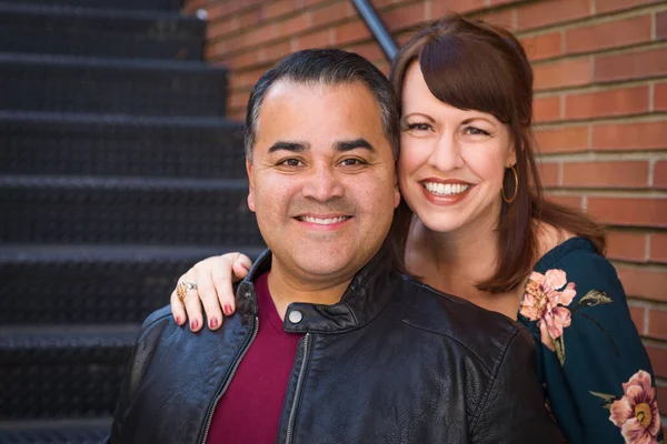 Karışık yarış kafkas kadın ve İspanyol adam portresi.