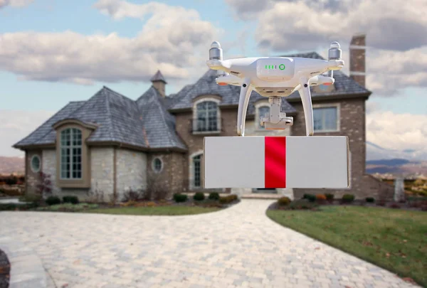 Безпілотних Літальних Апаратів Системи Бла Quadcopter Drone Доставки Коробку Червоною — стокове фото