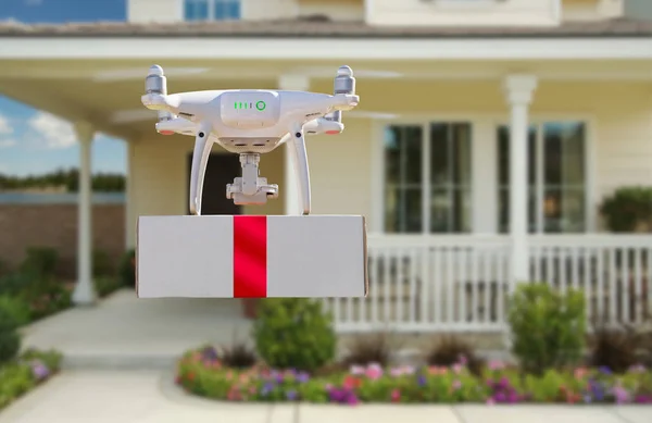 Bezpilotní Letadla Systém Uav Kvadrokoptéra Drone Doručíte Domů Krabice Červenou — Stock fotografie