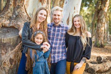 Karışık yarış kardeşlerim açık havada.