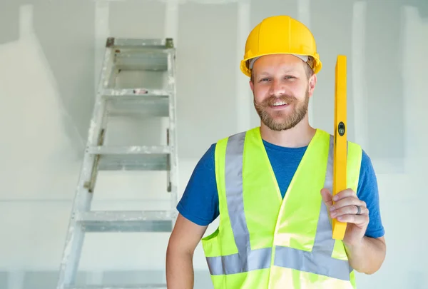 Caucasian Male Contractor Hard Hat Level Safety Vest Construction Site — Stock Photo, Image