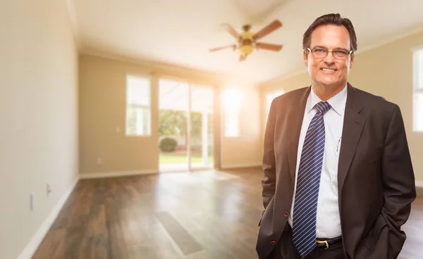 Guapo Macho Usando Traje Corbata Vacío Habitación Casa — Foto de Stock