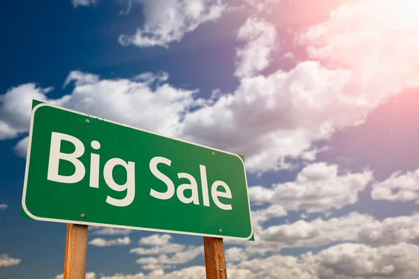 Big Sale Green Road Sign Aginst Sky — Stock Photo, Image