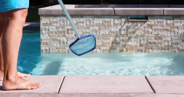 Looping Seamless Cinemagraph Woman Skimming Piscina Água — Vídeo de Stock