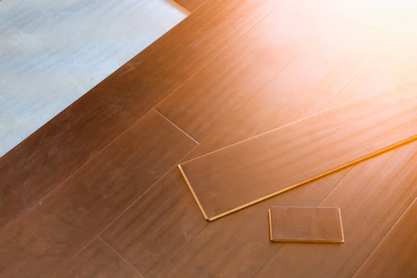 Brown Laminate Flooring Yang Baru Dipasang — Stok Foto