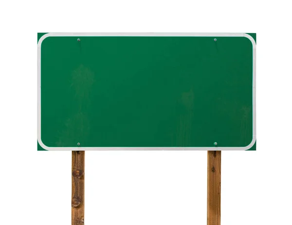 Leeres grünes Straßenschild mit Holzpfählen auf weißem Hintergrund — Stockfoto