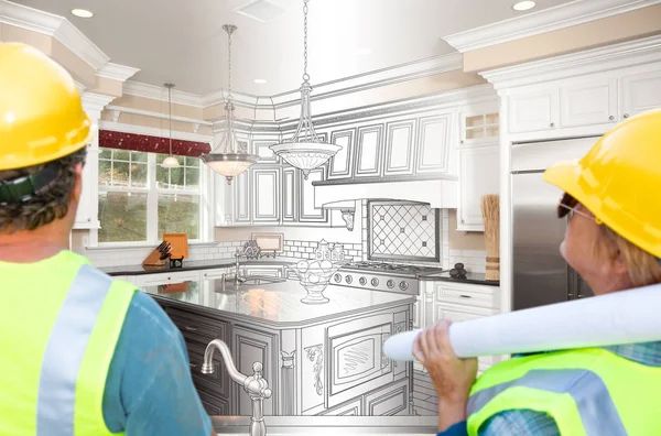 Férfi és női vállalkozók néző konyha rajz átmenet befejezett projekt. — Stock Fotó
