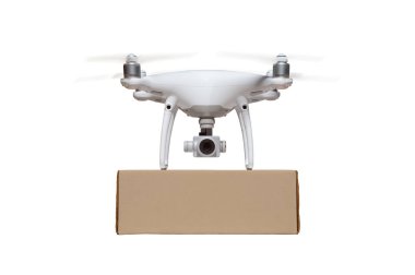 Beyaz Açık Boş Paket Taşıyan İnsansız Uçak Sistemi (Uas) Quadcopter Drone Ön Görünümü