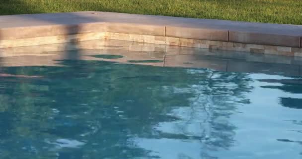 Abstrato Piscina Pacífica Água Deck Sol Tarde — Vídeo de Stock