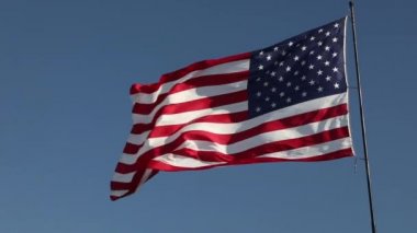 Full Hd Sol Yüzü Amerikan Bayrağına Dönük Yavaş Hareket Rüzgarda Dalgalanıyor