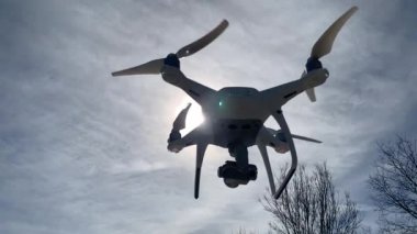 Yavaş Hareketli Uav Drone Uçak Güneşte Siluetlendi