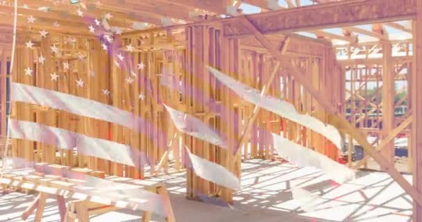 Kは右のホーム建設木枠の背景とアメリカの旗の波に直面してゴースト — ストック動画