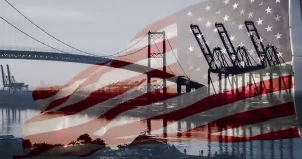 Ghosted Links Geconfronteerd Met Amerikaanse Vlag Zwaaien Met Scheepvaart Haven — Stockvideo