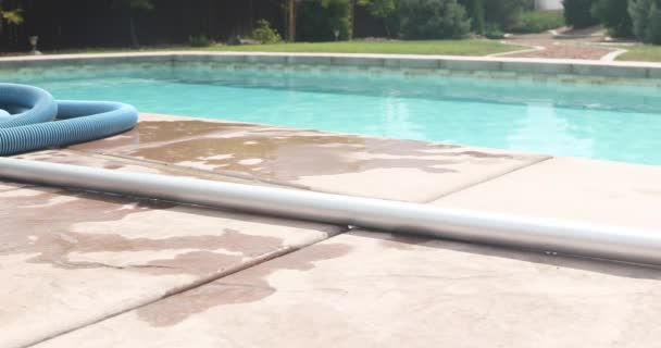 Pan Piscina Equipo Limpieza Colocado Cubierta — Vídeos de Stock