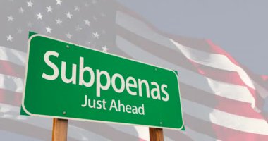 4K Celpnameleri Hayalet Amerikan Bayrağının Üzerinde Yeşil Yol İşareti