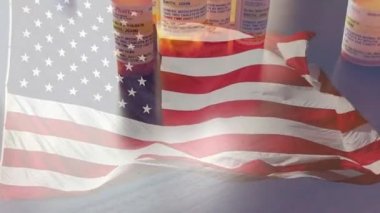 4k Slow Motion Medicine Bottles and Hapls Falling with Ghosted American Flag Waving. İlaç şişesi etiketleri hayali isimler, adresler ve stok fotoğrafçılık endüstrisi için özel olarak tasarlanmış bilgilerle sahipsiz..