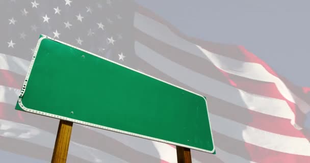 Blank Green Road Sign Ghosted Αμερικανική Σημαία Και Σύννεφα Time — Αρχείο Βίντεο