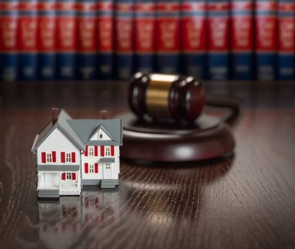 Gavel and Small Model House on Wooden Table. — Stock Photo, Image