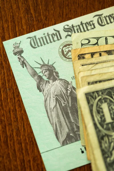 United States Internal Revenue Service Receita Federal Cheque Dinheiro Mesa — Fotografia de Stock