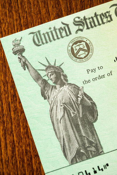 Служба внутренних доходов США, IRS, Check On Desk
.