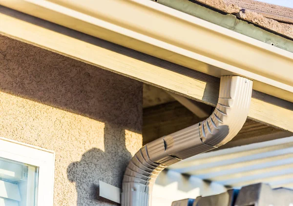 Casa Con Nuevas Canaletas Lluvia Aluminio Sin Costura — Foto de Stock