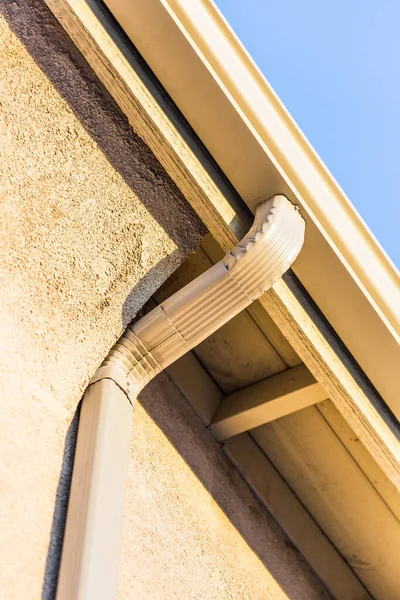 House New Seamless Aluminum Rain Gutters — Stock Photo, Image