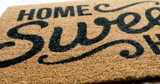 Pan Home Sweet Home Welcome Mat House Key Ring Resting — Stock Video