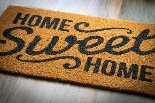 Home Sweet Home Welcome Mat Resting Floor — Stock Photo, Image