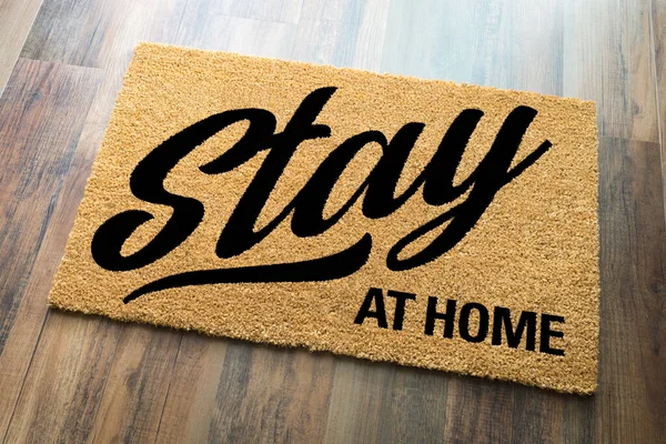 Bleiben Sie Hause Willkommensmatte Auf Dem Boden — Stockfoto