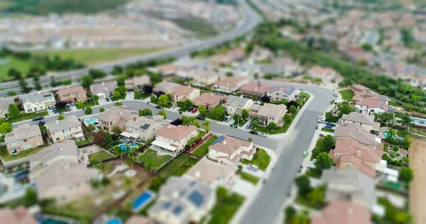 Tilt Shift Bulanıklığı Olan Evlerin Nüfuslu Mahallesinin Hava Görüntüsü — Stok fotoğraf