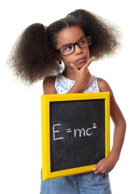 Beyaz izole bir ünlü fizik formül - işaretiyle tutan Gözlüklü Şirin Afro-Amerikan Kız