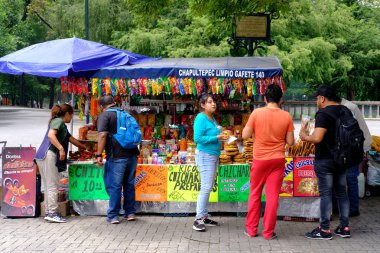 Mexico City, Meksika - Temmuz 11,2018: tipik Meksika sokak gıda Chapultepec Park piyasada Mexico City Satılık