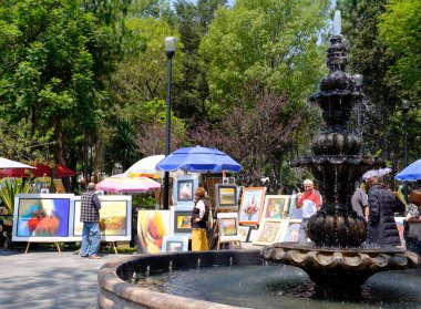 Mexico City, Meksika - Temmuz 14,2018: San melek mahalle satan resim sergisi ve geleneksel sanat eserleri ünlü Cumartesi Pazar