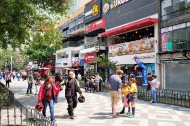 Zona Rosa, Mexico City, restoranlar, barlar ve canlı yaşam tarzı bilinen kozmopolit bir mahallede