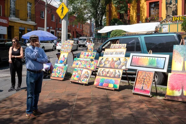 Mexico City, Meksika - Temmuz 14,2018: San melek mahalle satan resim sergisi ve geleneksel sanat eserleri ünlü Cumartesi Pazar