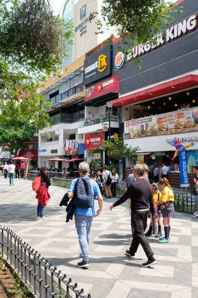 Zona Rosa, Mexico City, restoranlar, barlar ve canlı yaşam tarzı bilinen kozmopolit bir mahallede
