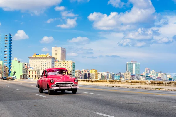 Famoso Viale Malecon Con Vista Sullo Skyline Dell Avana — Foto Stock