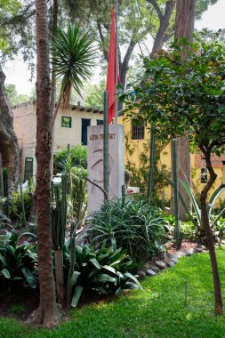 Sürgündeki Sovyet lideri Leon Trotsky Coyoacan, Mexico City'de yaşadığı evinde mezar