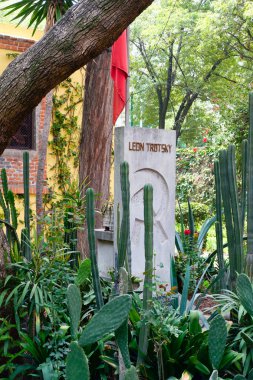Sürgündeki Sovyet lideri Leon Trotsky Coyoacan, Mexico City'de yaşadığı evinde mezar