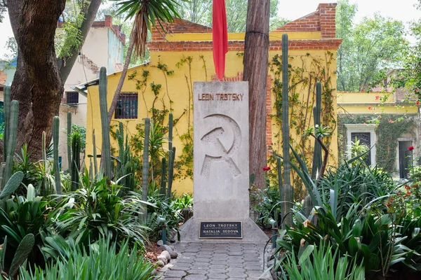 Graven Den Landsflyktiga Sovjetiske Ledaren Leon Trotsky Huset Där Han — Stockfoto