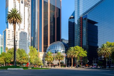 Menkul Kıymetler Borsası ve Paseo de la Reforma Mexico City'de bir görünümünü