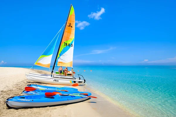 Segelbåtar Den Vackra Stranden Varadero Kuba Solig Sommardag — Stockfoto