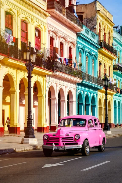 Cena Rua Com Carro Clássico Edifícios Coloridos Pôr Sol Old — Fotografia de Stock