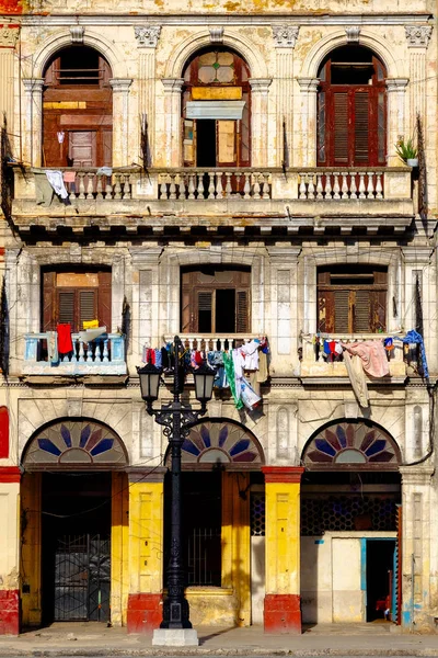 Древнее Разрушающееся Здание Старой Гаване — стоковое фото
