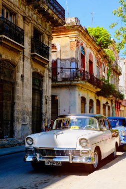 Klasik otomobil ve Eski Havana'da urban decay