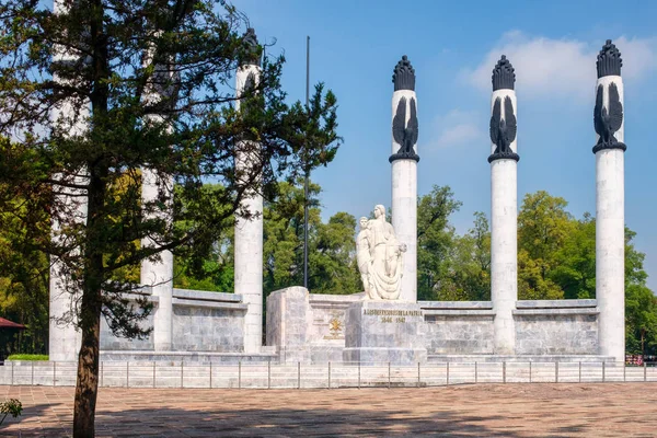 멕시코 시티에서 차풀테펙 공원에서 기념관 — 스톡 사진