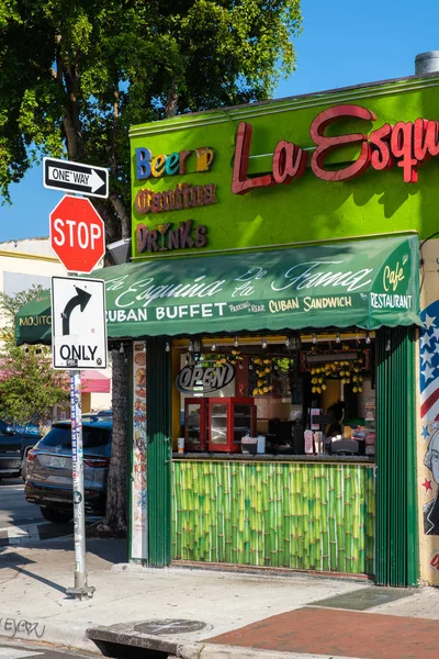 マイアミ アメリカ合衆国 2018 少しハバナ アメリカ合衆国で最大のキューバのコミュニティの家の典型的なキューバのレストラン — ストック写真